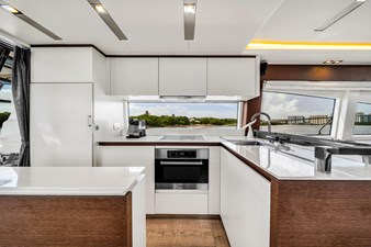 2015 Prestige 750 37 