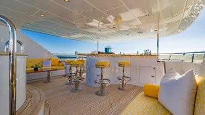 I Love This Boat 12 Sundeck bar