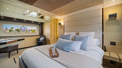 Woodever 32 33_2013 80ft Sunseeker Predator WOODEVER