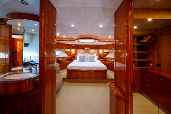 LADY YOUSRA 21 M/Y LADY YOUSRA SUNSEEKER 82 VIP Cabin