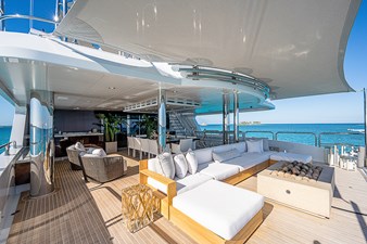 MISSING LINK 41 Skylounge Aft Deck