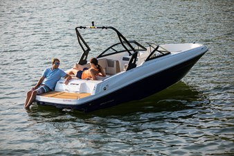 Bayliner VR4 6 