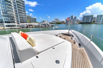 Ferretti Yachts Custom Line 94 90 