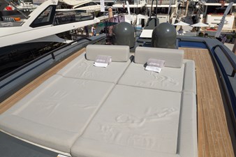 Athena 41 Lounge Pad