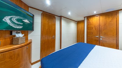 B HAPPY 40 VIP looking inboard 