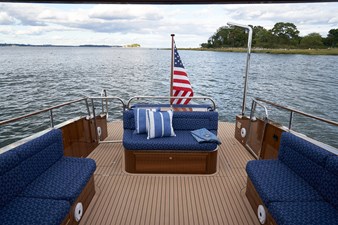 DAYCHASER  3 Aft Cockpit Seating