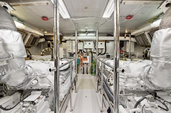 JEF82110L506 59 60_2006 82ft Jefferson Starship Pilothouse