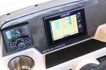 BAYLINER DX 2200 4 04. Simrad G07