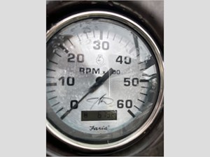 27' Monterey 2002 262 Cruisers 13 