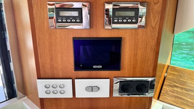 King Fish 4 2018 Riviera 43 Open Bridge sea zone panel