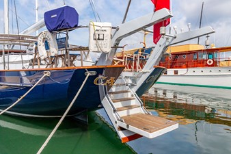 CABOCHON 14 13. Aft stairs deployed.