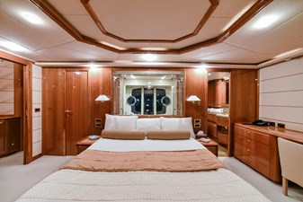 FERRETTI 881 22 