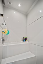 Catch Me 38 39_014RF