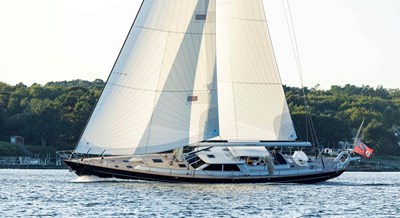 CABOCHON 27 26. Under sail.