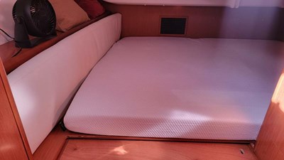 2010 Beneteau 40 25 