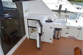MON SHERI  56 Aft Deck Bar