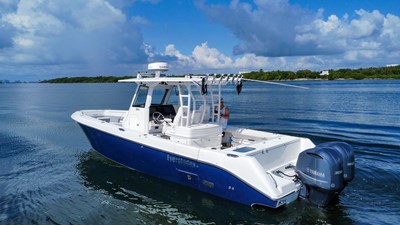 2018 Everglades 335 Center Console 9 