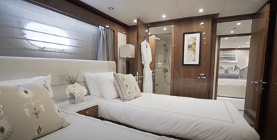 LOLA T 20 Convertible Twin Guest Stateroom