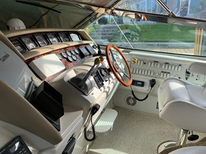 LUCHY 17 1995 SEA RAY 63 HELM