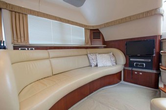 - 15 39-2004-Sea-Ray-Motor-Yacht-11