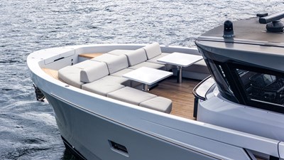 Athena 5 Bow Seating