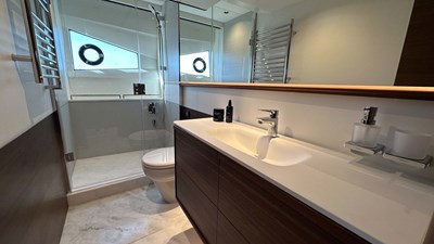 Princess F65 (F65012) 12 Master stateroom bathroom