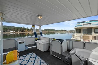 2000 Sumerset House Boat 32 