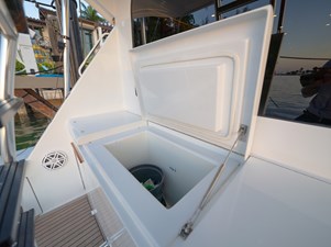 VENTURA 63 Cockpit Freezer  