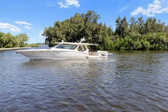 - 2 3_2020 53' Scout 530 LXF