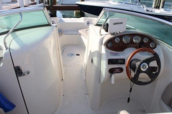 2004 Sea Ray 220 Sundeck 12 13