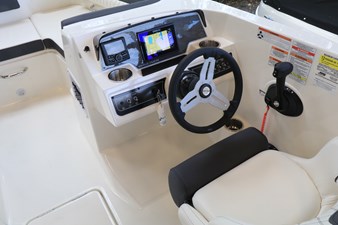 BAYLINER DX 2200 3 03. Helm