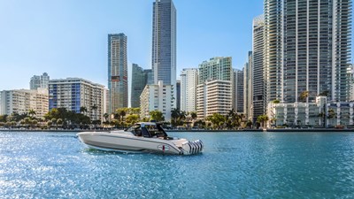 Cigarette 42 Auroris 6 