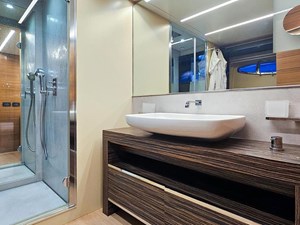 HONEY BADGER 31 Bathroom