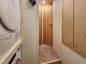 - 69 70_2021 85ft Ferretti Yachts 850