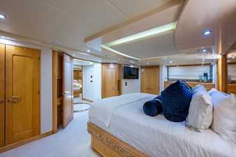 WIRE WE HERE 68 115_crescent_wire_we_here_master_stateroom_2