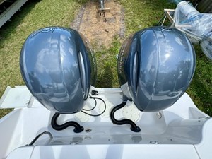 - 8 9_2021 24ft Robalo R247 Dual Console