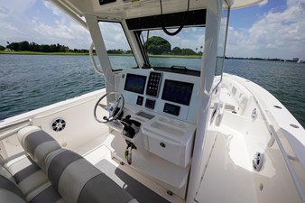 2012 Everglades 325 Center Console 21 