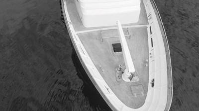 LAZIZA 13 Bow Area