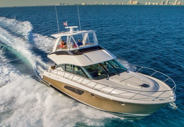 TIARA_50Flybridge_running