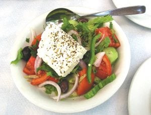 Greek_Salad_Choriatiki_wikipedia_RT