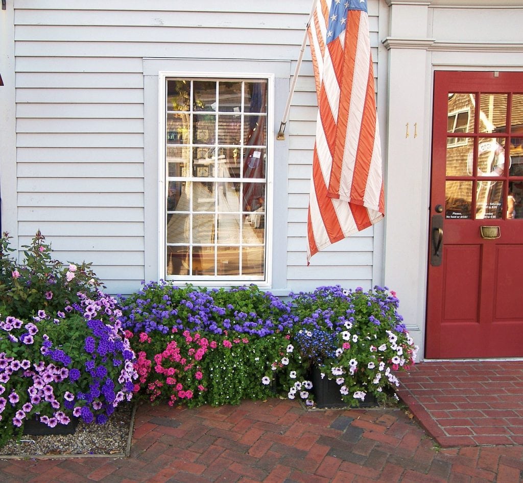 An image of a red door at a storefront in Nantucket Massachusetts