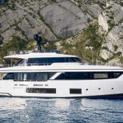 Custom Line Navetta 30 – 2021 Long Range Cruisers Roundup
