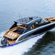 Mystic Powerboats M5200 – 2022 FLIBS Preview