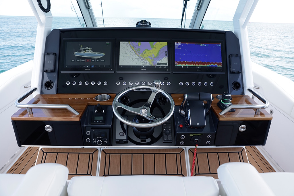 Formula 387 Center Console Fish and Sport