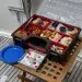 An example of the snacklebox displaying food