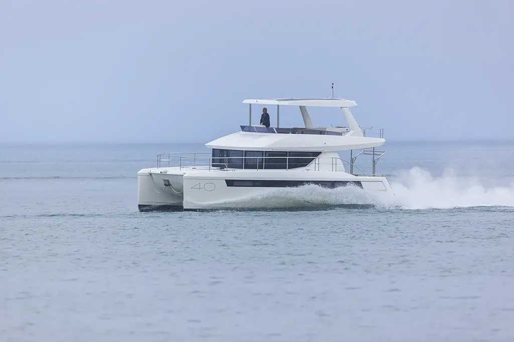 catamaran leopard power cat