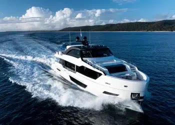 The Ocean Alexander 28E Cuts across deep blue waters