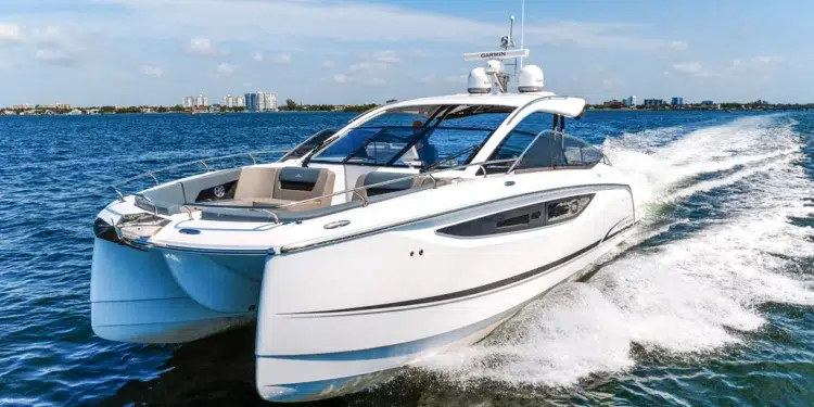 A front quarter running profile of the Four Winn TH36