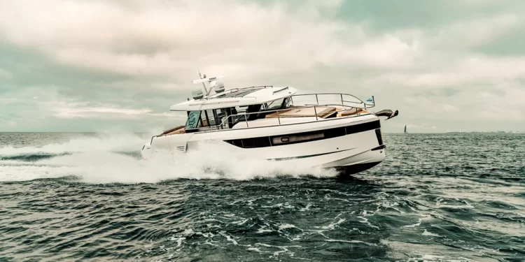 A starboard view of the Wellcraft 435 running across open waters