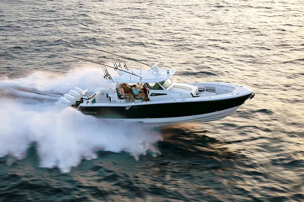 Blackfin 400CC: The Ultimate Family and Fisherman Center Console Boat